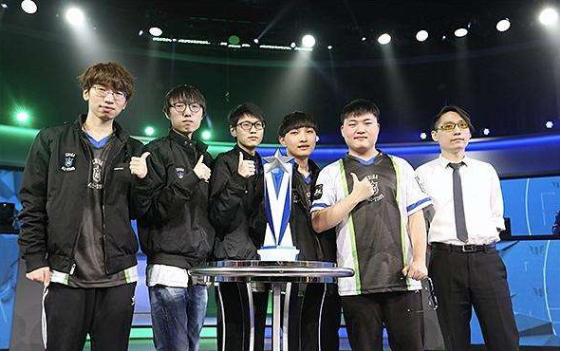 随后假手递 随后假手递